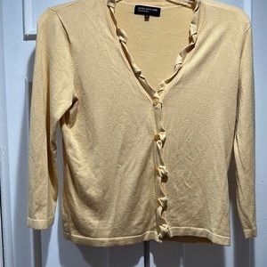 Pale yellow Jones NY lightweight 3/4 length sleeve cardigan with ruffled buttons